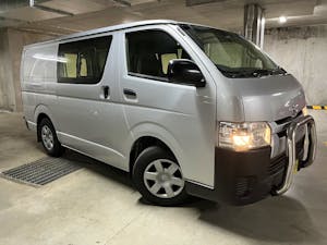 Picture of Grant’s 2015 Toyota Hiace LWB Crew